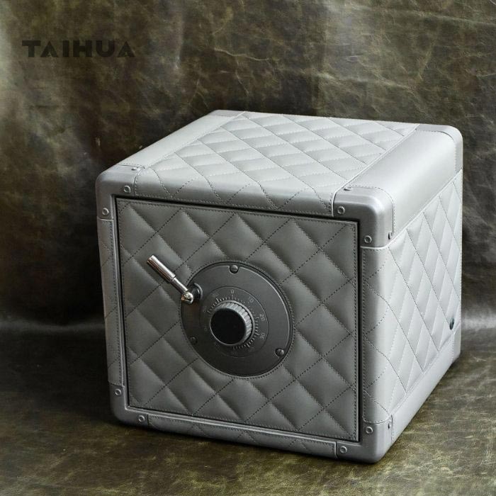 Luxury Small Automatic Watch Winder Safe